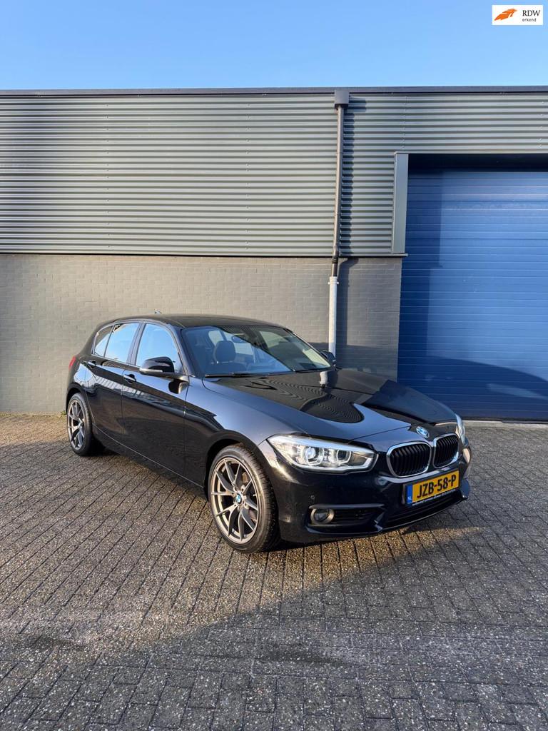 BMW 1-serie 118i Edition Sport Line Shadow Executive, Auto's, BMW, 1-Serie, Euro 6, Zwart, Bedrijf