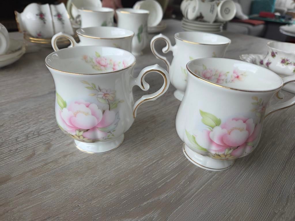 Royal Albert Sweet Violets kopjes, Ophalen of Verzenden