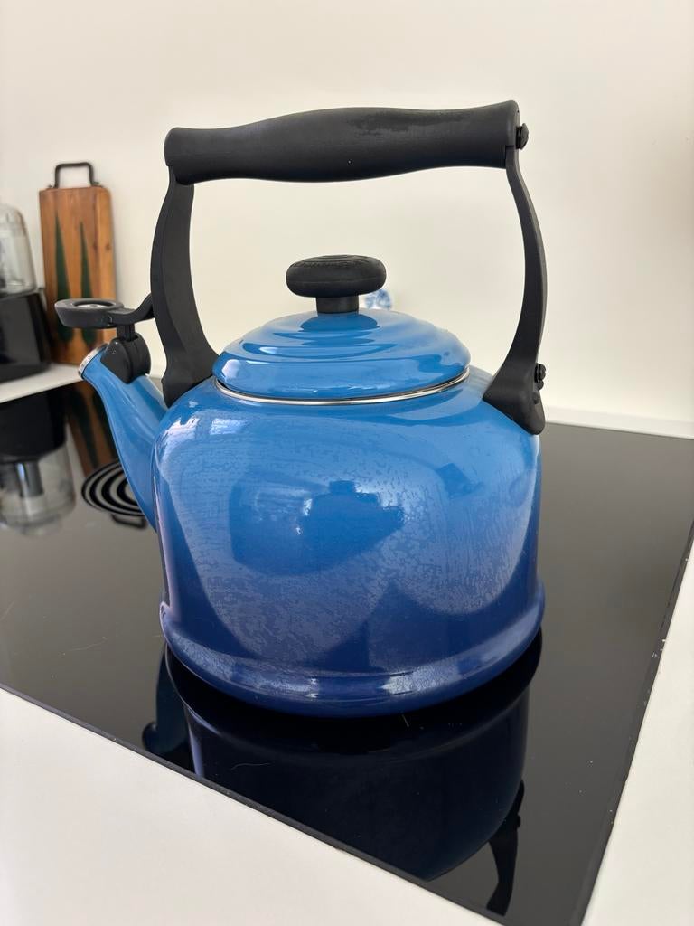 Le Creuset Fluitketel Tradition - Azure - 2.1 liter, 2 liter of meer, Ophalen of Verzenden, Zo goed als nieuw