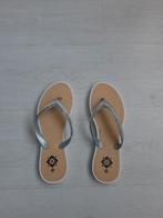 Slippers wit/grijs Maat 38 Nieuw, Ophalen of Verzenden, Nieuw, Wit