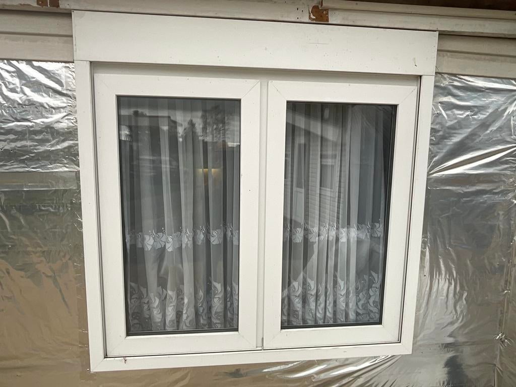 5 st Kunstof kozijnen incl glas 3 met rolluik totaal € 375, Doe-het-zelf en Verbouw, Kozijnen en Schuifpuien, 75 tot 150 cm, Kunststof