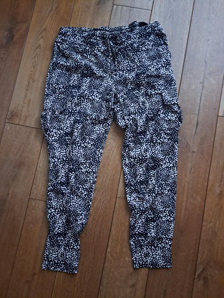 Heerlijke cargobroek van Ambika, XL (44/46/XXL), zwart, Verzenden, Zwart, Maat 46/48 (XL) of groter, Zo goed als nieuw