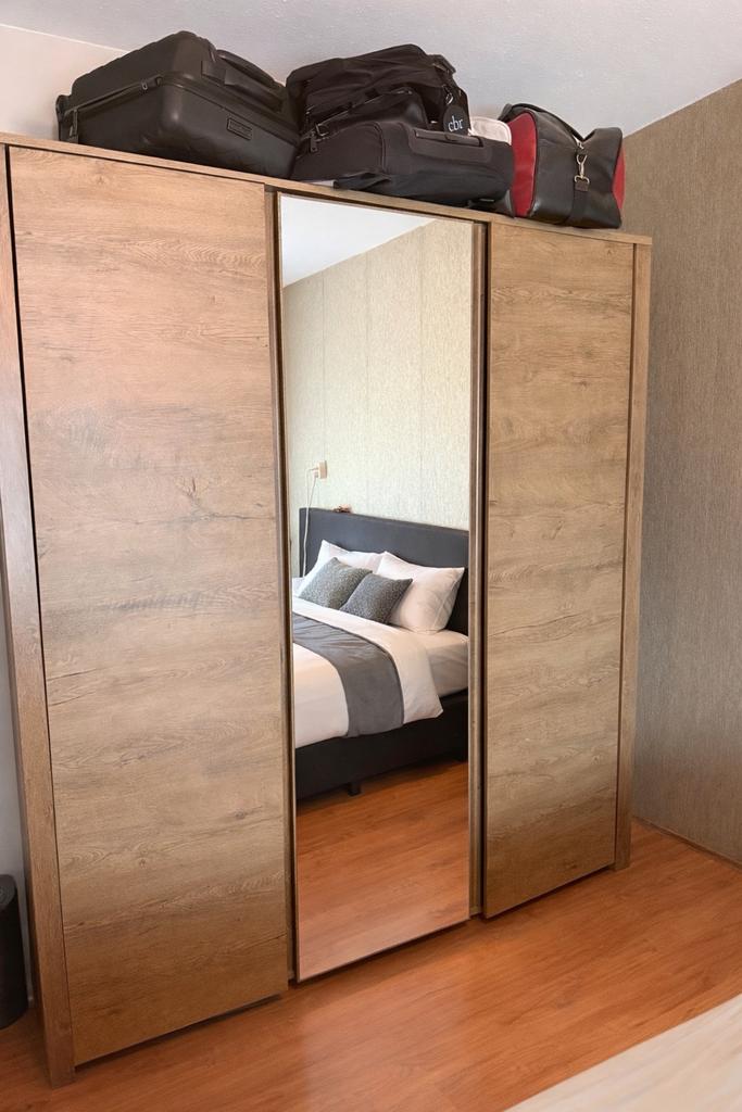 Kleding kast gratis, Huis en Inrichting, Kasten | Kledingkasten, Ophalen, Gebruikt, 50 tot 75 cm, 150 tot 200 cm