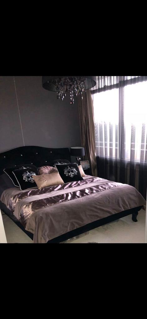 Zwart bed met stenen excl. matras, Ophalen, Zo goed als nieuw, Eenpersoons, Zwart