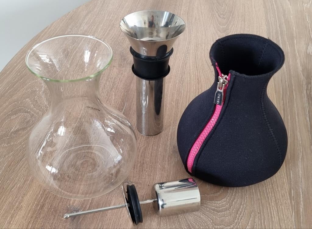 Eva Solo theemaker met isolatiesleeve - Zwart/Roze, Theepot/fluitketel, Ophalen of Verzenden, Zwart, Overige merken