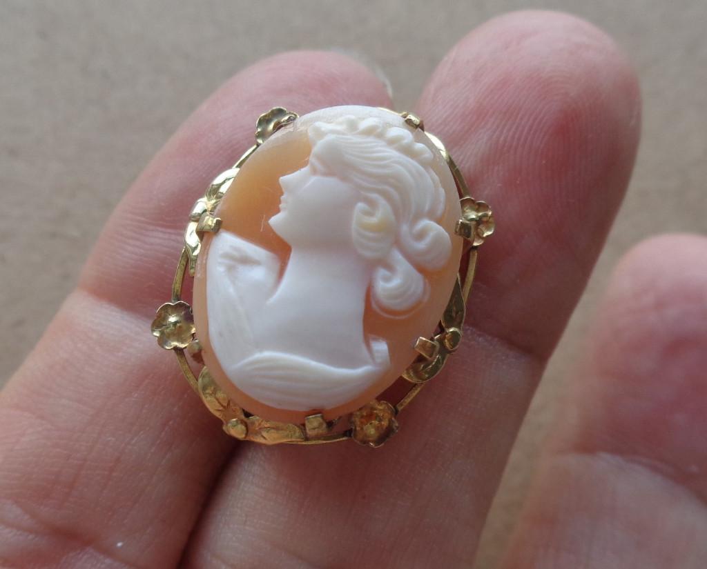 9 karaat gouden broche met camee [959], Sieraden, Tassen en Uiterlijk, Broches, Verzenden, Minder dan 4 cm, Zo goed als nieuw