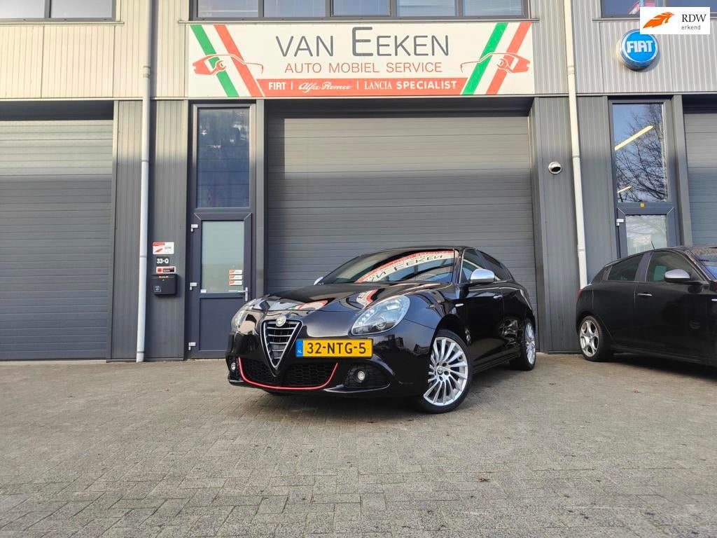 Alfa Romeo Giulietta 1.4 Turbo 170 PK Distinctive Sport Clim, Voorwielaandrijving, Euro 5, Gebruikt, Zwart