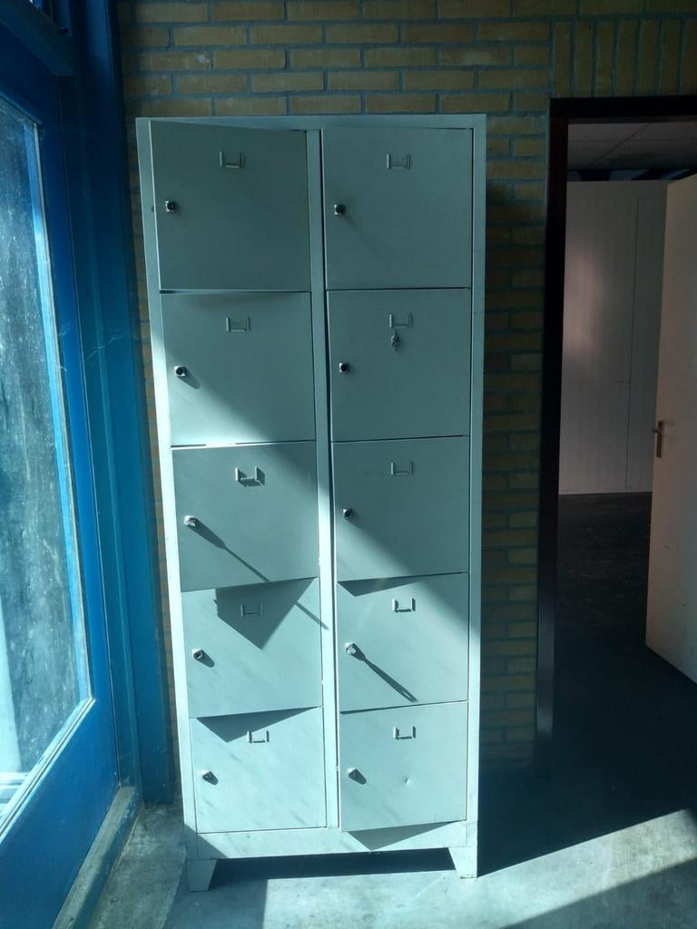 10 vaks garderobekast, Ophalen