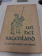 Uit het Sagenland - N. van Hichtum & Cor Bruijn (1949), Boeken, Romans, Ophalen of Verzenden, Gelezen, N. van Hichtum, Cor Bruijn