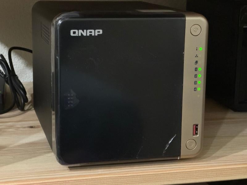 QNAP TS-464 - ZGAN in OVP met eventuele extra's, lees tekst, Ophalen, Zo goed als nieuw