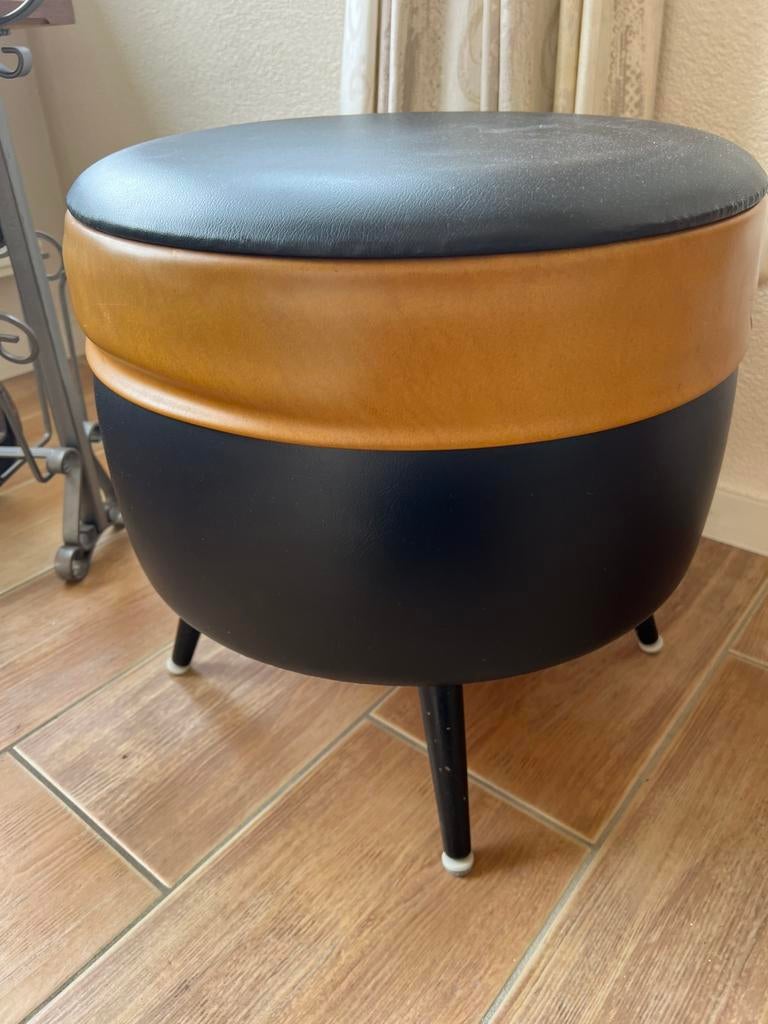 Vintage naaipoef leer, Ophalen