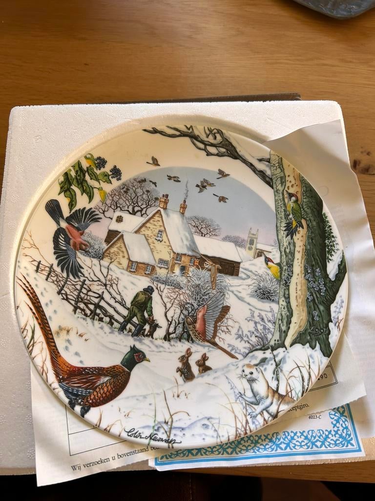 Sierbord Wedgwood Limited Edition porselein met certificaat, Verzamelen, Ophalen of Verzenden, Zo goed als nieuw, Porselein, Kop en/of schotel