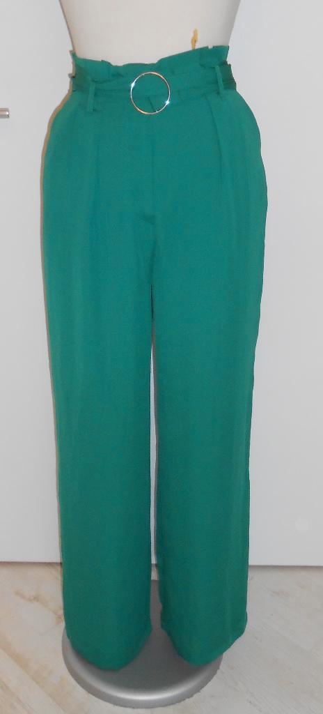 Bershka wijde broek groen mt 38, Kleding | Dames, Broeken en Pantalons, Zo goed als nieuw, Maat 38/40 (M), Groen, Lang, Ophalen of Verzenden