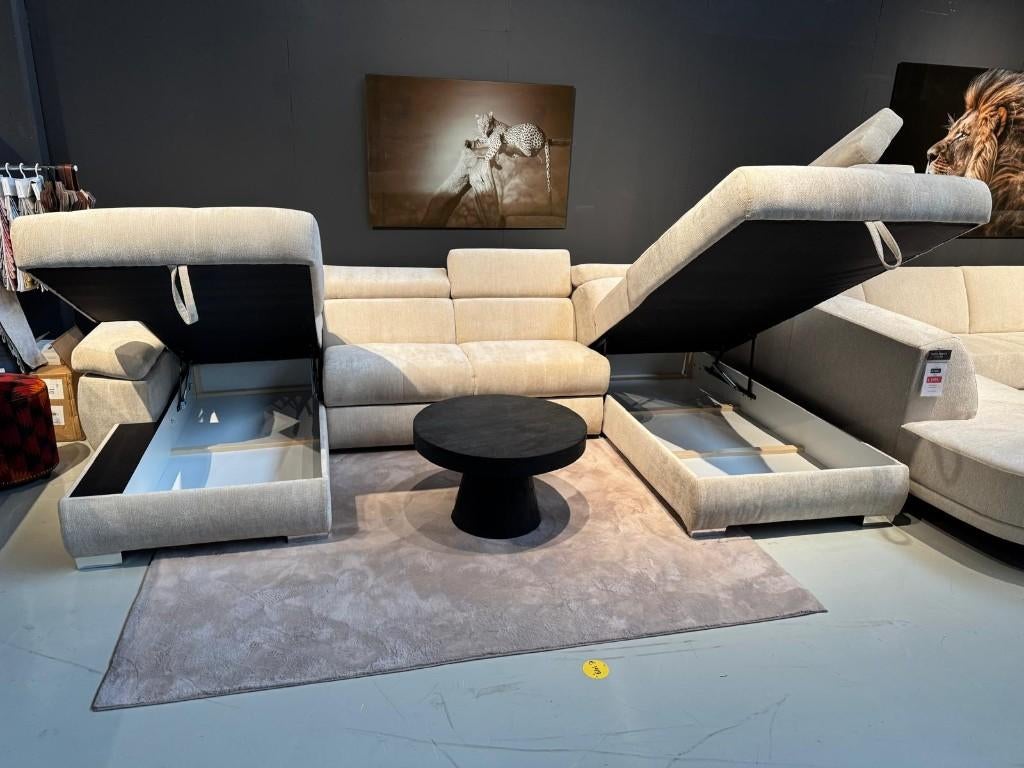 Voorraad | Velvet U-bank | slaapbank | Showroom Utrecht, Huis en Inrichting, Slaapkamer | Slaapbanken, Ophalen, Info@trendvortex.com