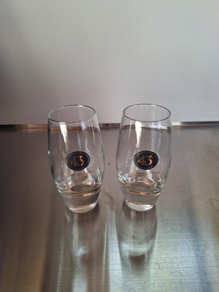 CUARENTA Y TRES LICOR 43 glazen 14 cm hoog, 2 stuks, Ophalen of Verzenden, Zo goed als nieuw, Borrel- of Shotglas