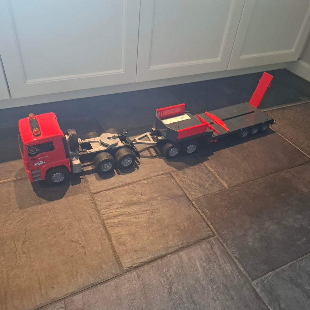 Bruder vrachwagen met dieplader, Ophalen of Verzenden, Zo goed als nieuw