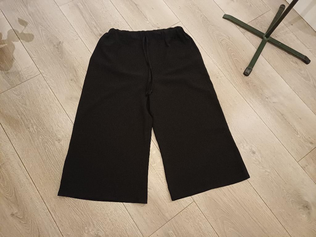zgan.zwarte driekwart broek BOOHOO mt 40, Kleding | Dames, Maat 38/40 (M), Ophalen of Verzenden, Zo goed als nieuw, Driekwart