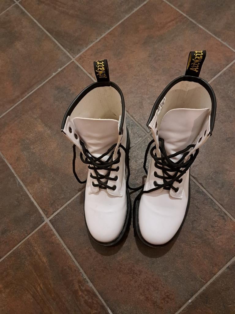 Witte  laarzen, Wit, Lage of Enkellaarzen, Ophalen of Verzenden, Dr. Martens