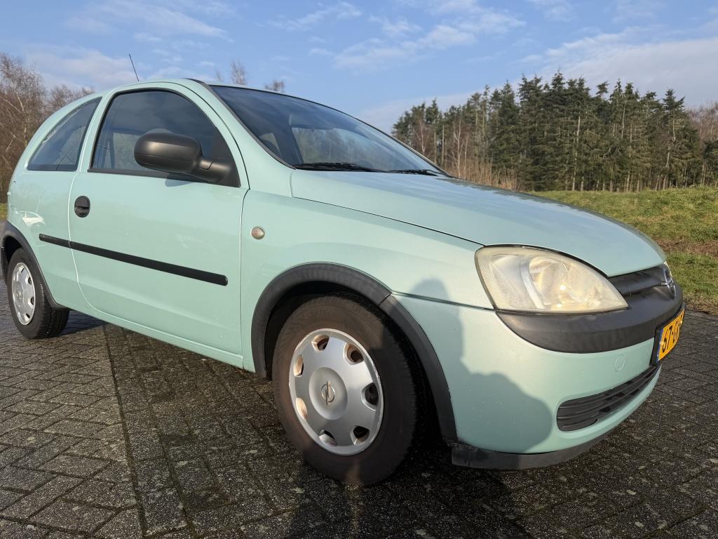 Opel Corsa 1.2-16V Apk: feb 2027 (bj 2001), Auto's, Voorwielaandrijving, 450 kg, Gebruikt, 31 €/maand
