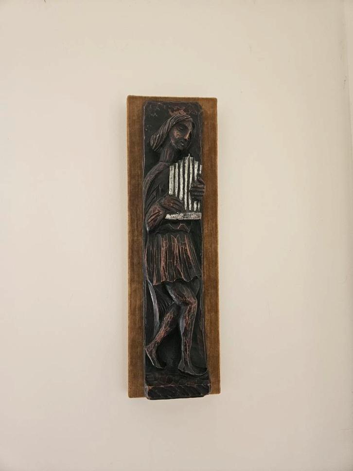 Houten wandreliëf van muzikant, Antiek en Kunst, Kunst | Beelden en Houtsnijwerken, Ophalen of Verzenden