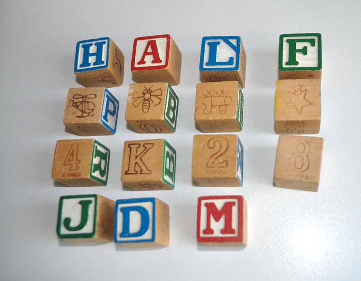 Houten  Letterblokken / Figuurblokken  -  Vintage  -  Retro., Verzamelen, Retro, Overige typen, Ophalen of Verzenden