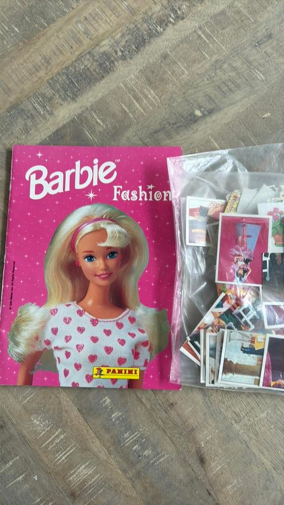 Panini barbie fashion leeg boek met losse stickers compleet, Ophalen of Verzenden, Zo goed als nieuw, Meerdere stickers