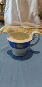 kannetje in porselein made in China blauw wit goud, Antiek en Kunst, Antiek | Porselein, Ophalen of Verzenden