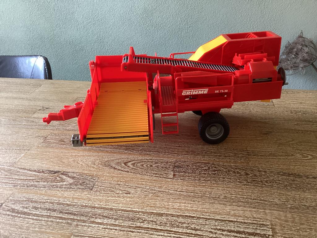 Bruder,aardappelrooimachine., Ophalen, Zo goed als nieuw, Tractor of Landbouw, Overige merken