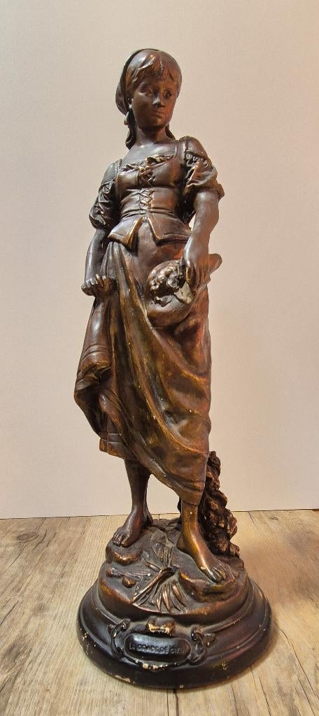 Beeld meisje met mand, Ophalen, Gips, 20 - 50 cm, Beeld