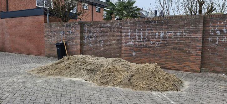 Gratis ophalen: Zand in Hoofddorp (Sparresholm 33), Tuin en Terras, Zand, Gebruikt, Ophoogzand, Ophalen of Verzenden