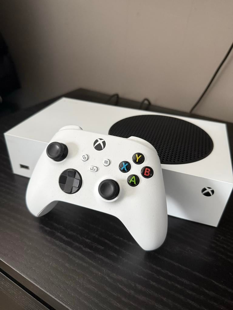 Xbox Series S 512 GB met controller en kabels, Spelcomputers en Games, Spelcomputers | Xbox Series X en S, Ophalen, Zo goed als nieuw
