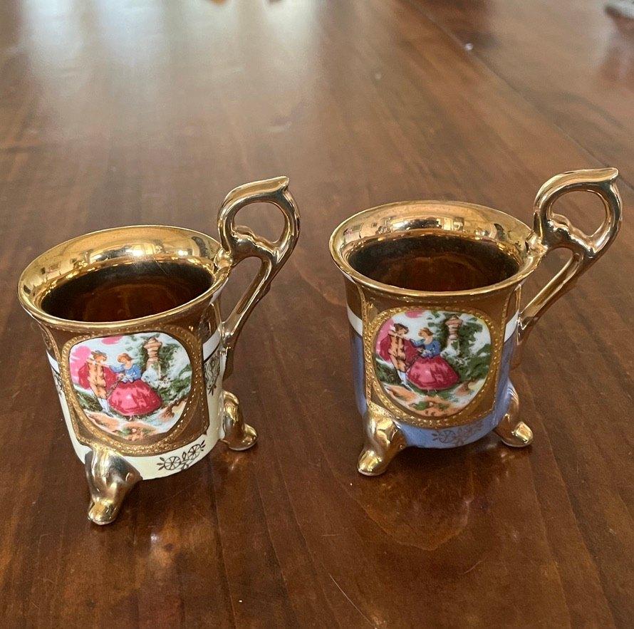 Twee antieke theekopjes, Ophalen of Verzenden