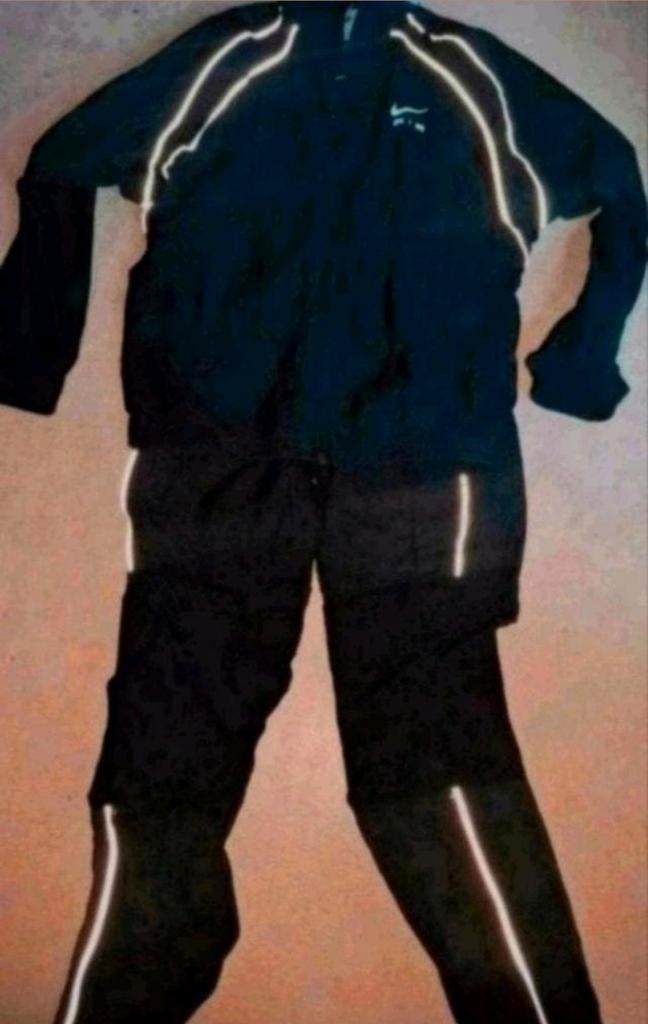 Nike Trainingspak Zwart Maat 128-134, Kinderen en Baby's, Kinderkleding | Maat 128, Ophalen of Verzenden, Zo goed als nieuw, Nike