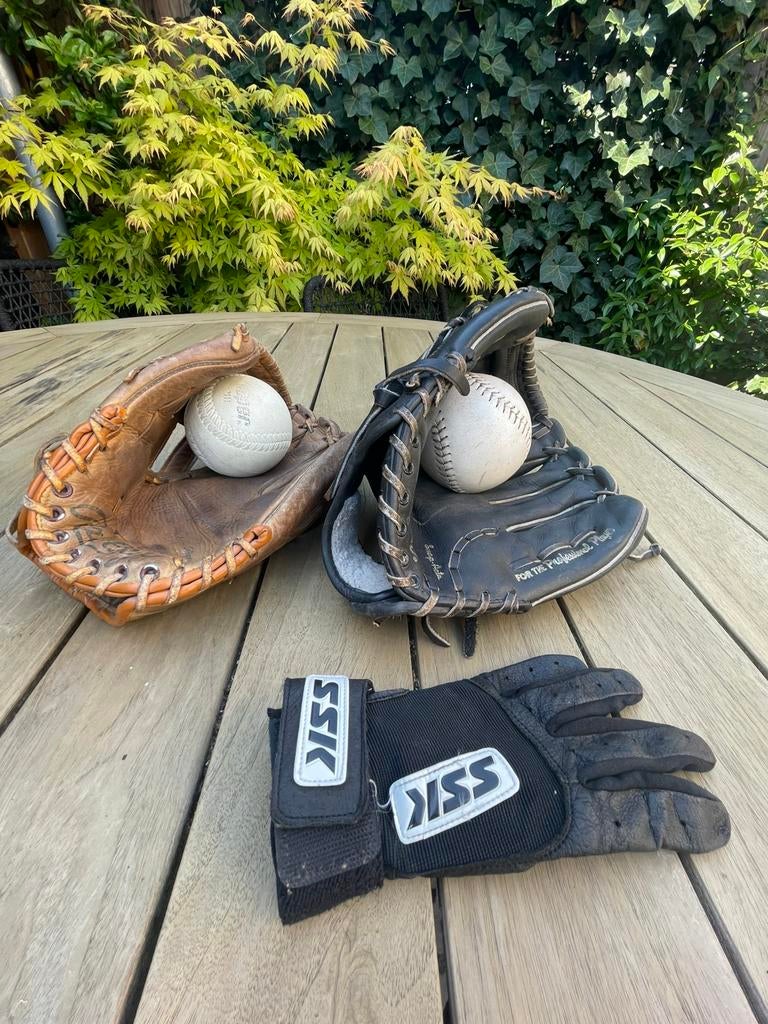 2 honkbal/ softball handschoenen + slaghandschoentje, Ophalen of Verzenden, Gebruikt, Softbal, Handschoen