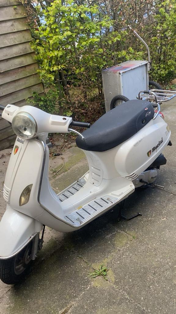 Senzo scooter ophalen voor een kratje hertog, Fietsen en Brommers, Snorfietsen en Snorscooters, Gebruikt, Benzine, Ophalen, Overige merken