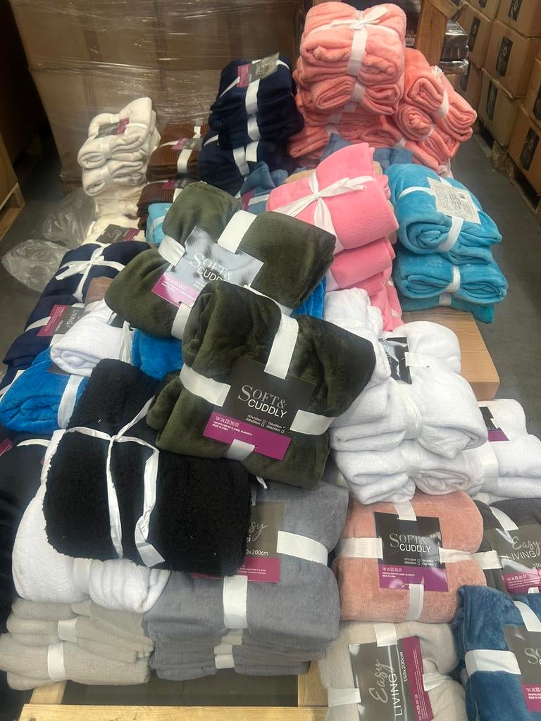 Plaids 500 stuks 150/200 mix dozen kleuren, Ophalen of Verzenden, Nieuw, Tweepersoons