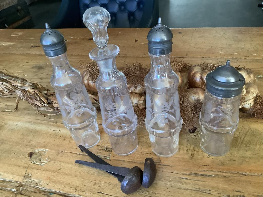 Geslepen glazen peper, zout, mosterd en olie set, Ophalen of Verzenden