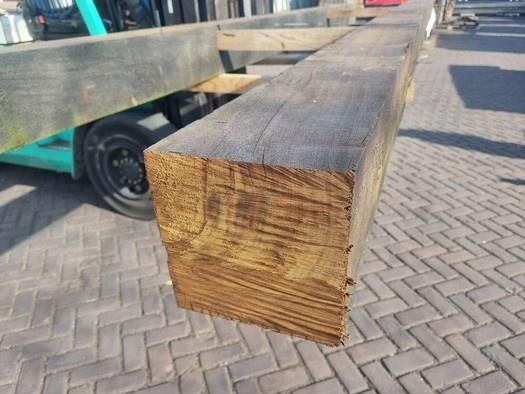 2 hardhouten palen / balken 20x20 cm / 4.70 m lang nr: HB55