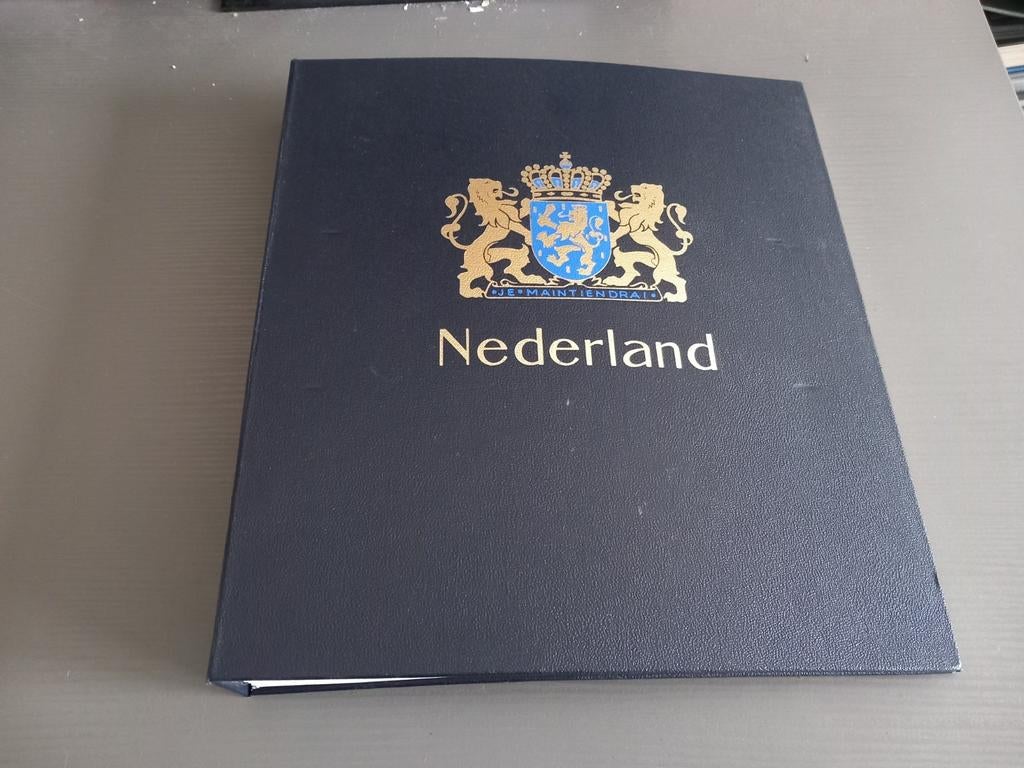 Nederland verzameling in Davo II album met klemstroken, Ophalen of Verzenden, Nederland