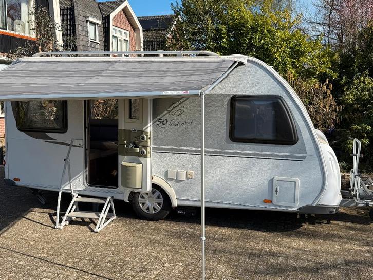 Knaus Sudwind 450 FU 50 jaar (2012), Caravans en Kamperen, Caravans, Particulier, tot en met 4, 1250 - 1500 kg, Rondzit, Knaus