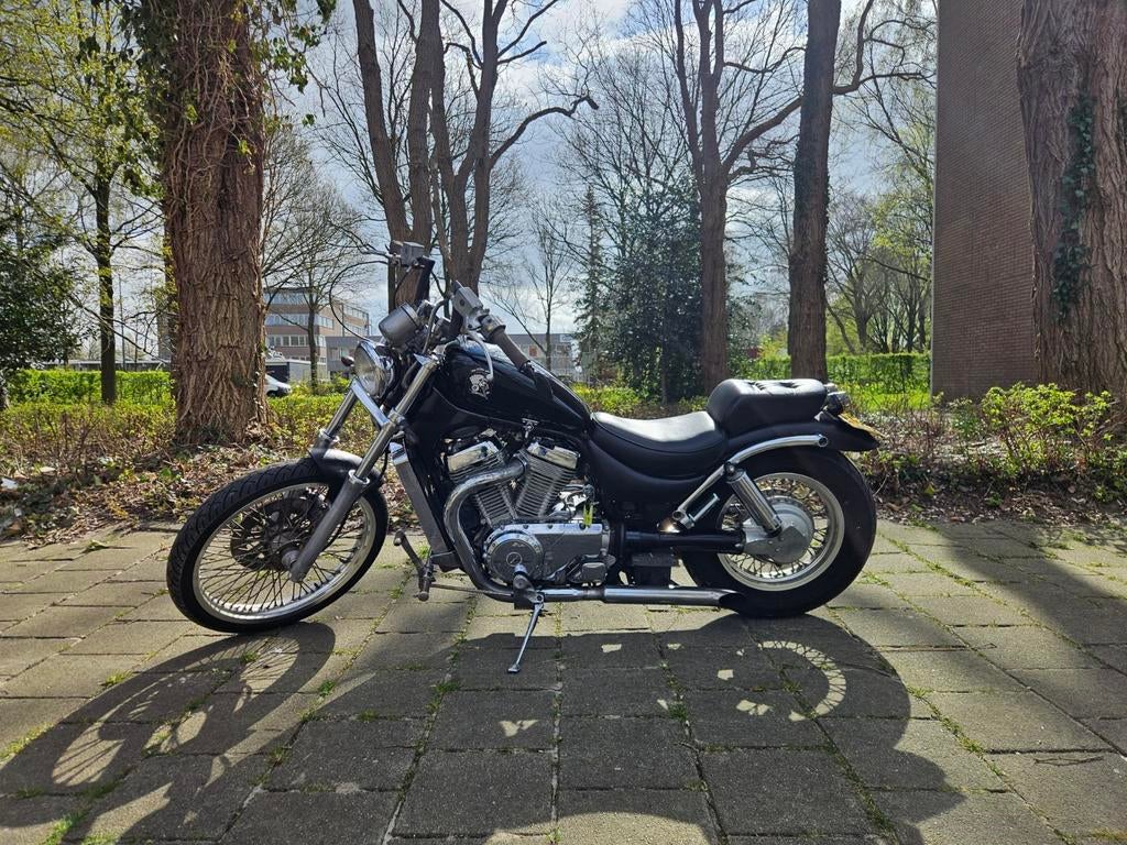 Suzuki ,intruder, bobber ,caferacer, chopper, Cardan-aandrijving, 2 cilinders, Chopper, Particulier