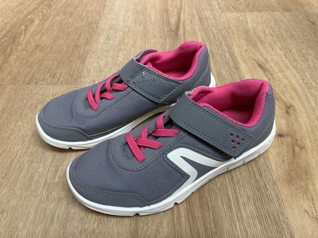 Gymschoenen maat 33, Kinderen en Baby's, Kinderkleding | Schoenen en Sokken, Ophalen, Meisje, Sportschoenen, Zo goed als nieuw