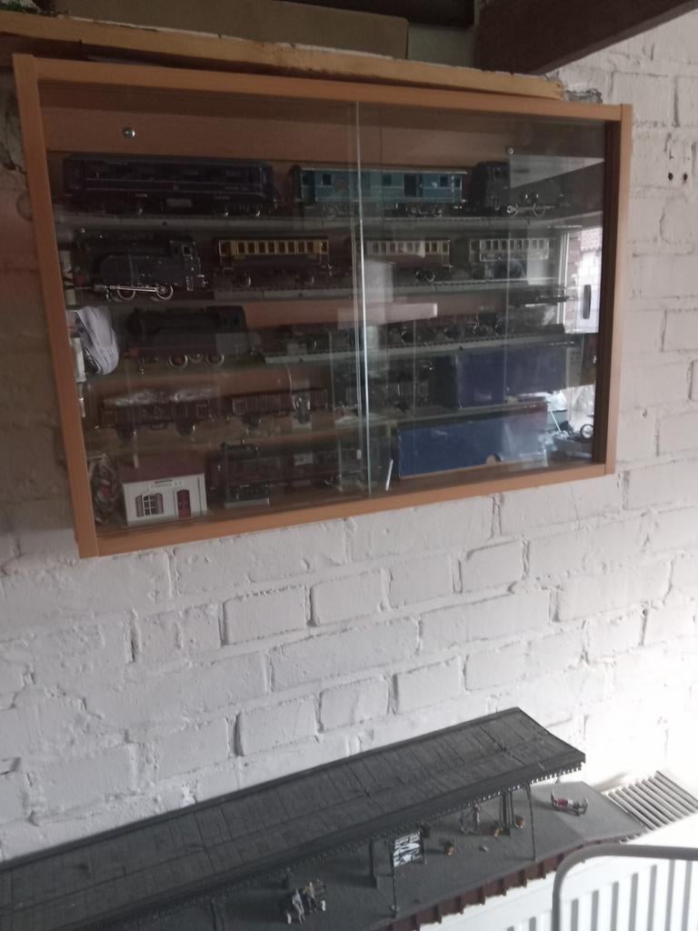 Vitrine voor modeltreinen HO / N / Z – SNEL WEG = €60!
Mooie, Hobby en Vrije tijd, Modeltreinen | N-Spoor, Ophalen, Gelijkstroom of Wisselstroom