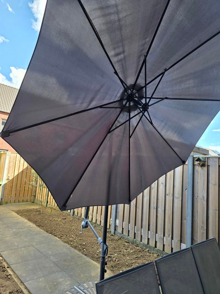 Grijze zweefparasol met voet, Tuin en Terras, Ophalen, Gebruikt, Zweefparasol