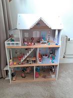 Groot houten poppenhuis met meubels en accessoires, Ophalen of Verzenden, Zo goed als nieuw, Poppenhuis