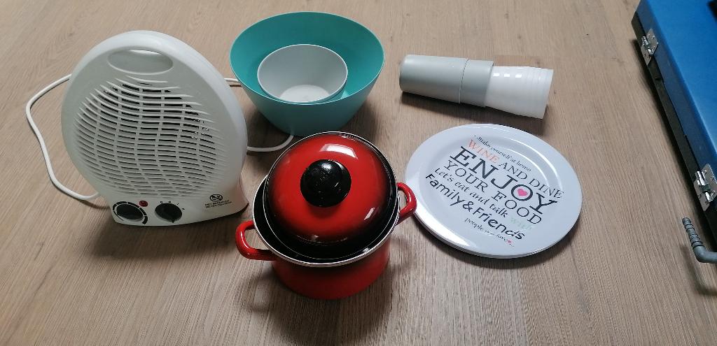 camping spullen enn elektrische verwarming, Caravans en Kamperen, Kampeeraccessoires, Ophalen of Verzenden, Zo goed als nieuw