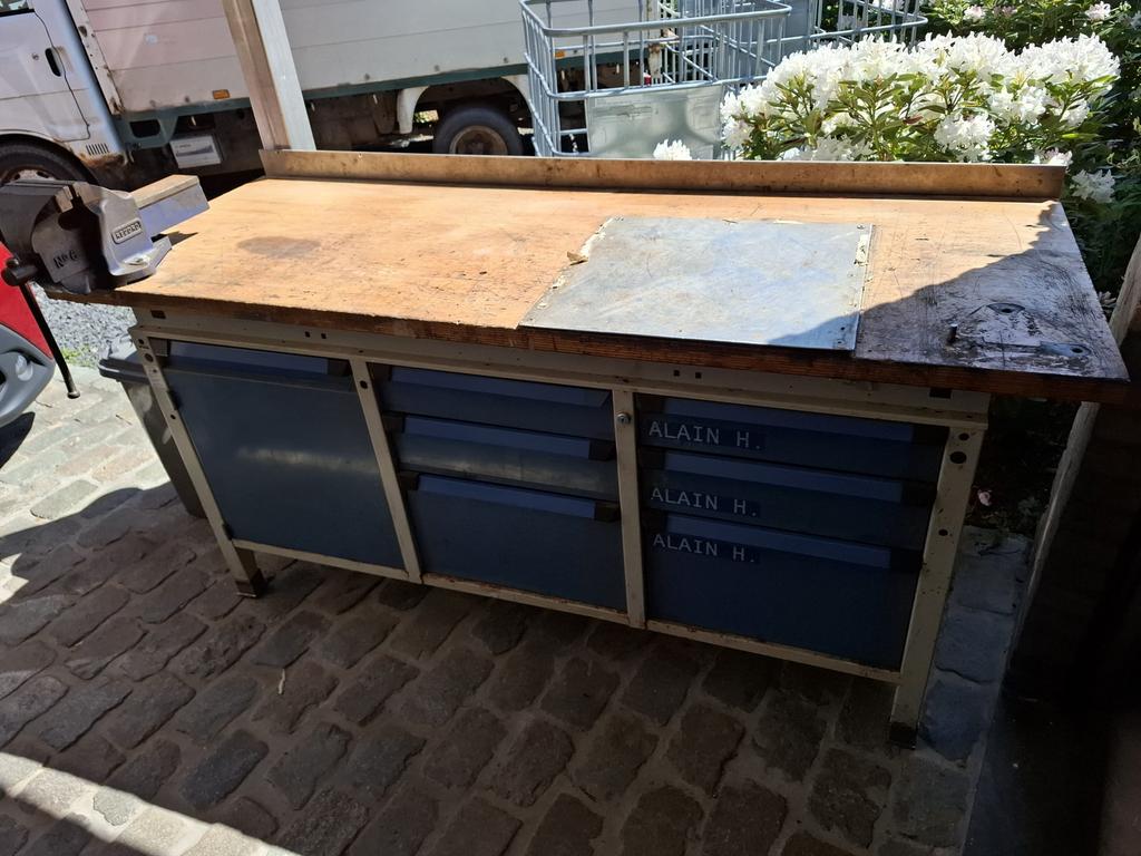 Te koop zware, degelijke werkbank, Doe-het-zelf en Verbouw, Werkbanken, Ophalen, Gebruikt, 70 tot 120 cm