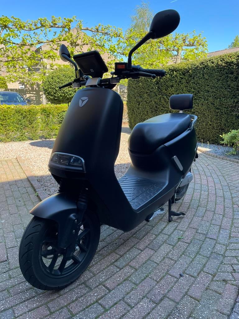Yadea G5 elektrische scooter 25 km., Ophalen, Zo goed als nieuw, Elektrisch