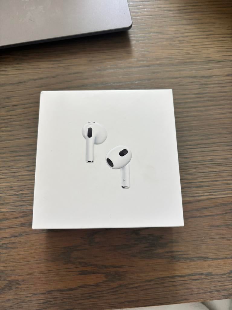 Apple airpods 3e generatie, Telecommunicatie, Mobiele telefoons | Oordopjes, Gebruikt, Ophalen of Verzenden, Apple, In oorschelp (earbud)