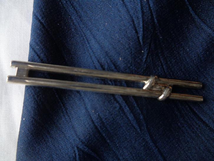 DASSPELD DASKLEM ZILVERKLEURIG DESIGN 2 STAAFJES, Kleding | Heren, Stropdassen, Nieuw, Ophalen of Verzenden